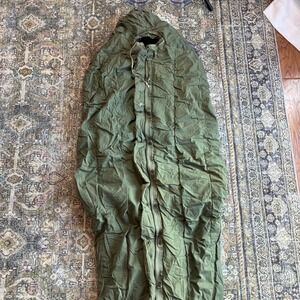 US Military Extreme Cold Weather Sleeping Bag Olive Drab Green Vintage Mummy Bag